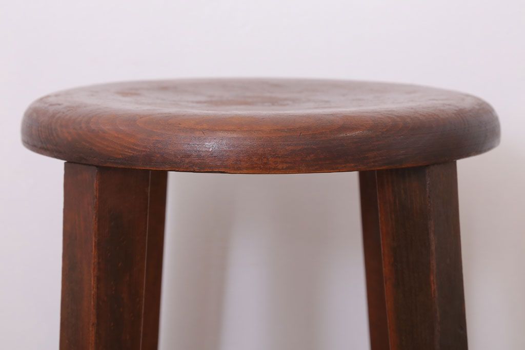レトロ家具　アンティーク　レトロな古い木の丸スツール