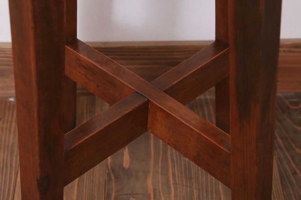 レトロ家具　アンティーク　レトロな古い木の丸スツール