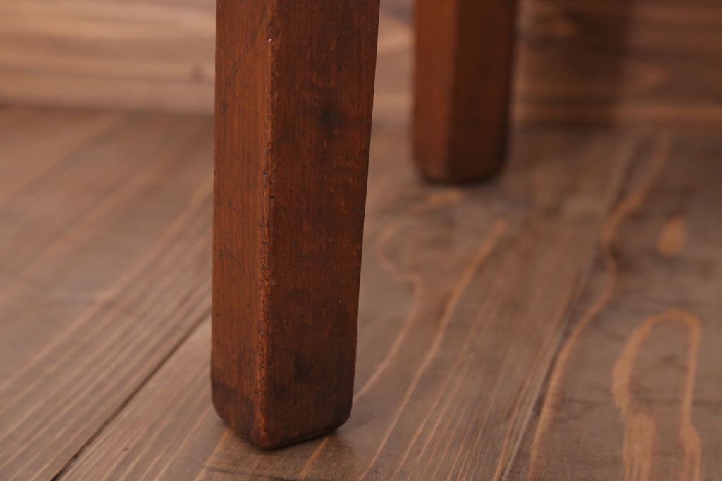 レトロ家具　アンティーク　レトロな古い木の丸スツール