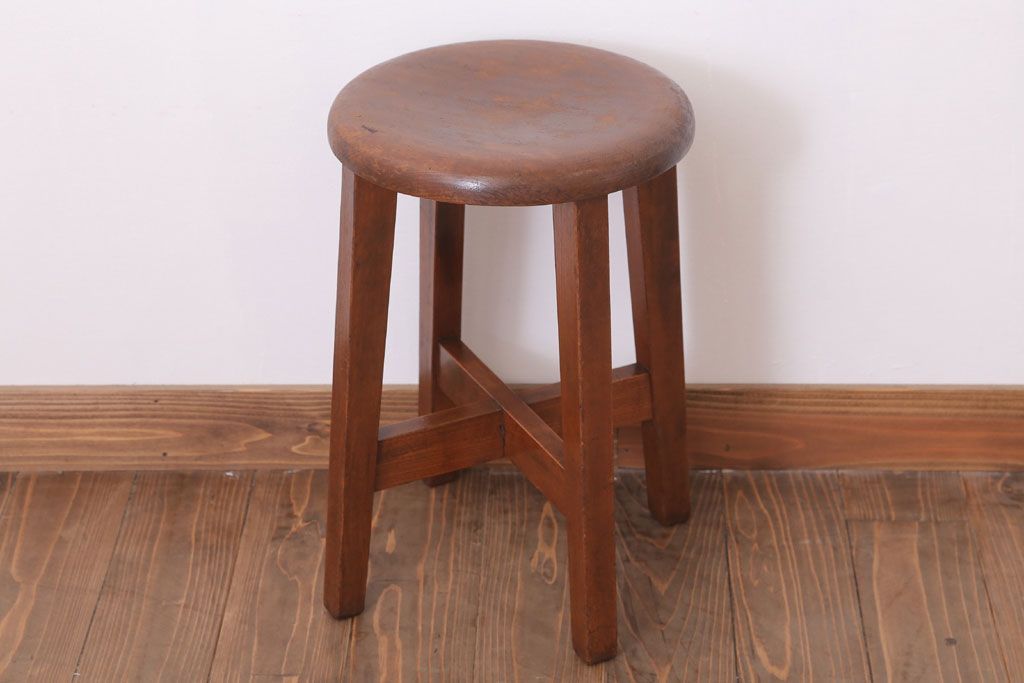 レトロ家具　アンティーク　レトロな古い木の丸スツール