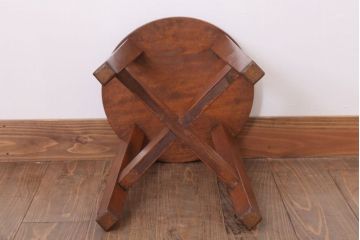 レトロ家具　アンティーク　レトロな古い木の丸スツール