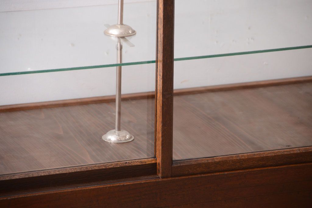 アンティーク家具　和製アンティーク　上品な古い木のガラスケース(ショーケース)