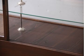 アンティーク家具　和製アンティーク　上品な古い木のガラスケース(ショーケース)