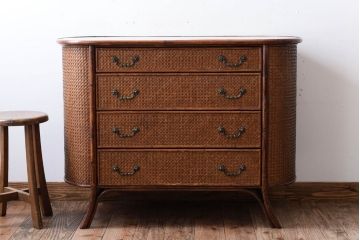 アンティーク家具　アンティーク　オーバルデザインのラタン(籐)製チェスト