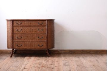 アンティーク家具　アンティーク　オーバルデザインのラタン(籐)製チェスト