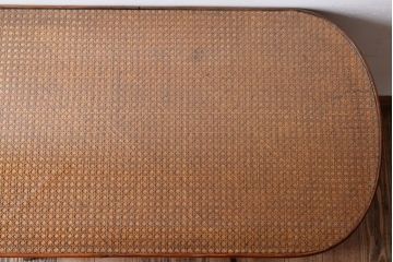 アンティーク家具　アンティーク　オーバルデザインのラタン(籐)製チェスト