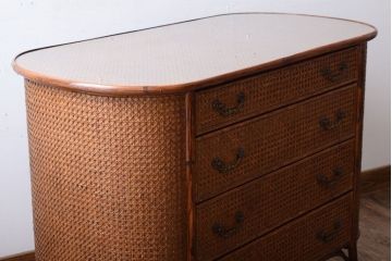 アンティーク家具　アンティーク　オーバルデザインのラタン(籐)製チェスト