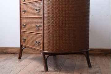 アンティーク家具　アンティーク　オーバルデザインのラタン(籐)製チェスト