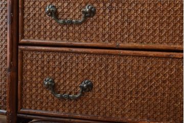 アンティーク家具　アンティーク　オーバルデザインのラタン(籐)製チェスト