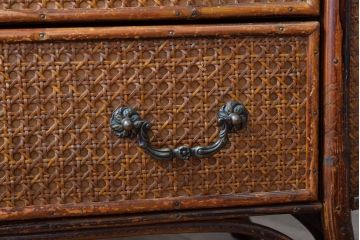 アンティーク家具　アンティーク　オーバルデザインのラタン(籐)製チェスト