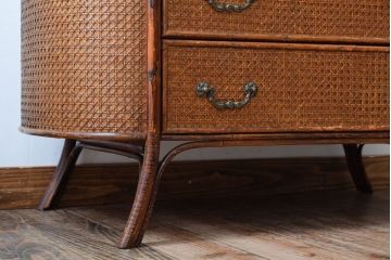 アンティーク家具　アンティーク　オーバルデザインのラタン(籐)製チェスト