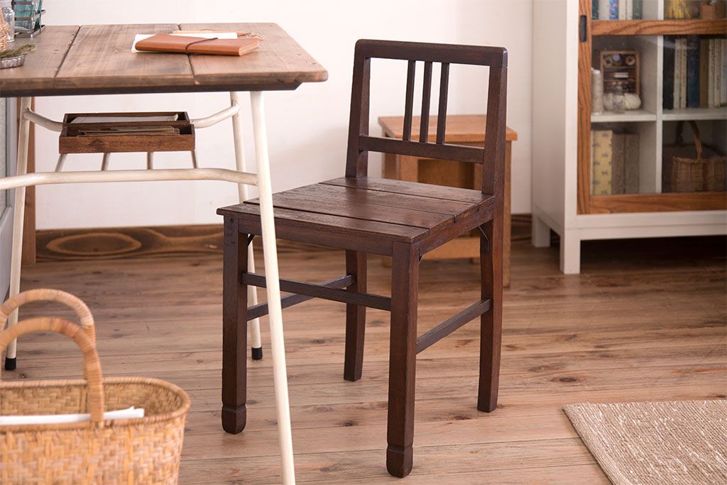 アンティーク家具　古い木のシンプルなアンティークチェア(椅子)