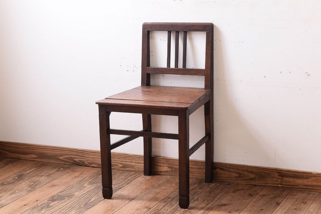 アンティーク家具　古い木のシンプルなアンティークチェア(椅子)