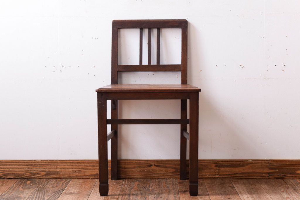 アンティーク家具　古い木のシンプルなアンティークチェア(椅子)