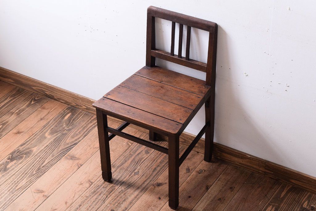 アンティーク家具　古い木のシンプルなアンティークチェア(椅子)