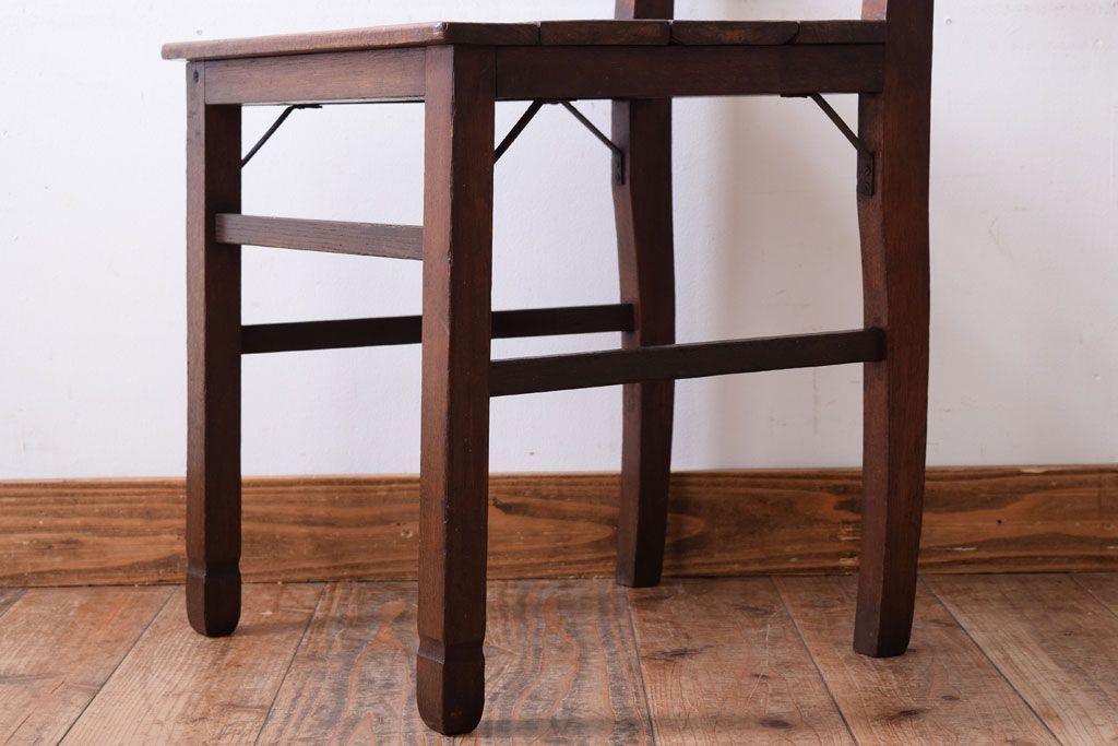 アンティーク家具　古い木のシンプルなアンティークチェア(椅子)