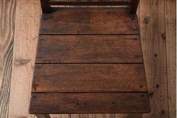 アンティーク家具　古い木のシンプルなアンティークチェア(椅子)