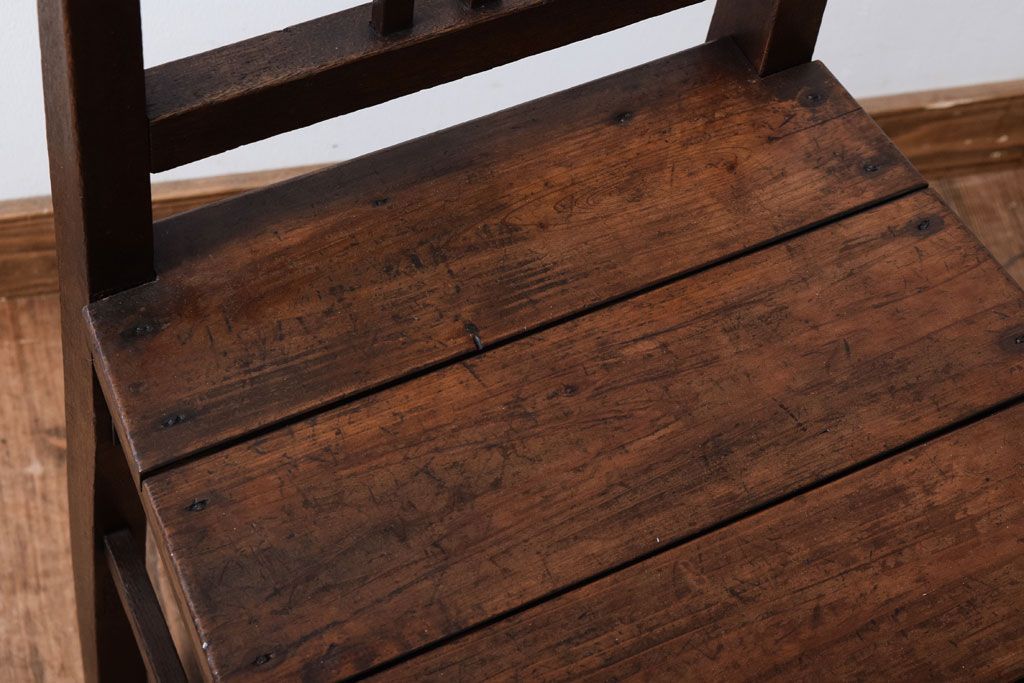 アンティーク家具　古い木のシンプルなアンティークチェア(椅子)