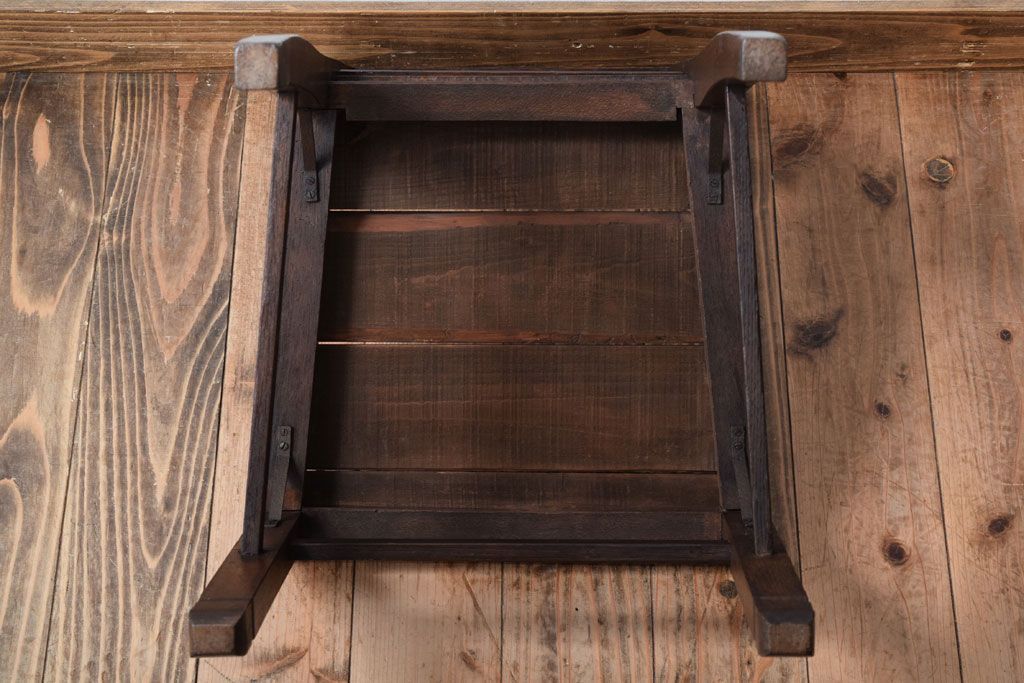 アンティーク家具　古い木のシンプルなアンティークチェア(椅子)