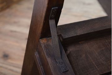 アンティーク家具　古い木のシンプルなアンティークチェア(椅子)