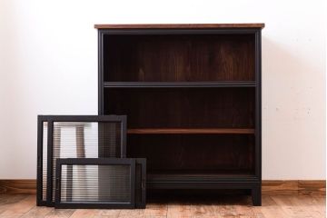 アンティーク家具　モールガラス入り!つや消しブラックペイントのカウンター戸棚