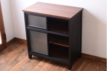 アンティーク家具　モールガラス入り!つや消しブラックペイントのカウンター戸棚