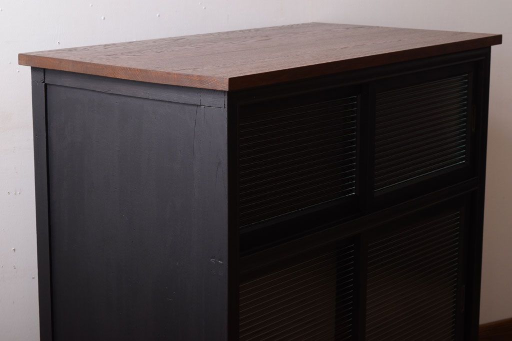 アンティーク家具　モールガラス入り!つや消しブラックペイントのカウンター戸棚