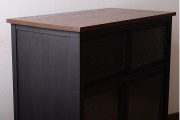 アンティーク家具　モールガラス入り!つや消しブラックペイントのカウンター戸棚