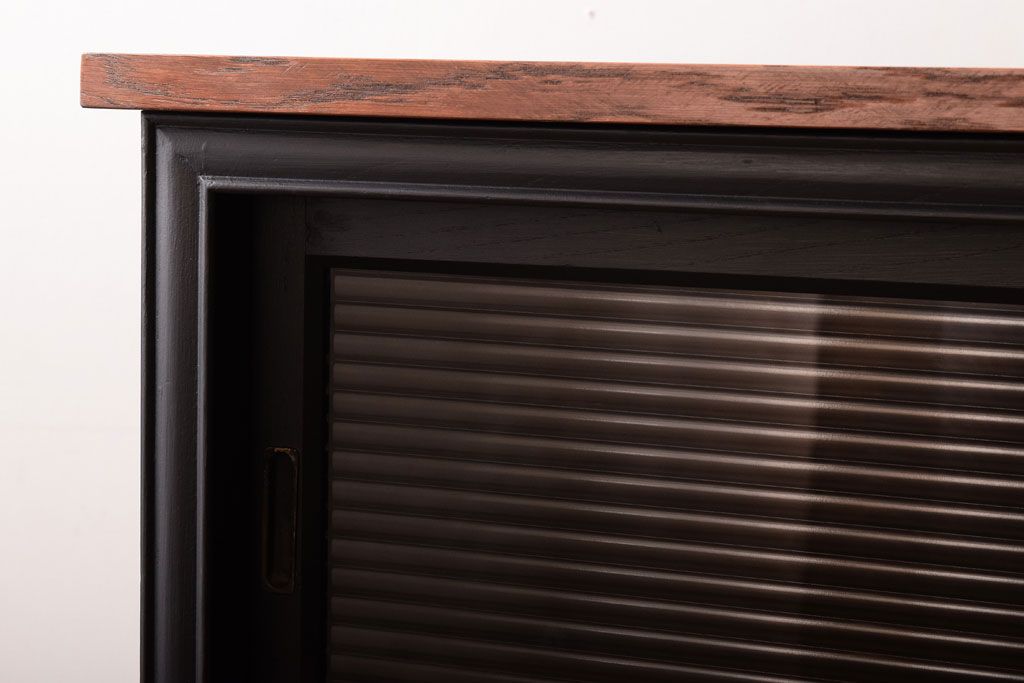 アンティーク家具　モールガラス入り!つや消しブラックペイントのカウンター戸棚