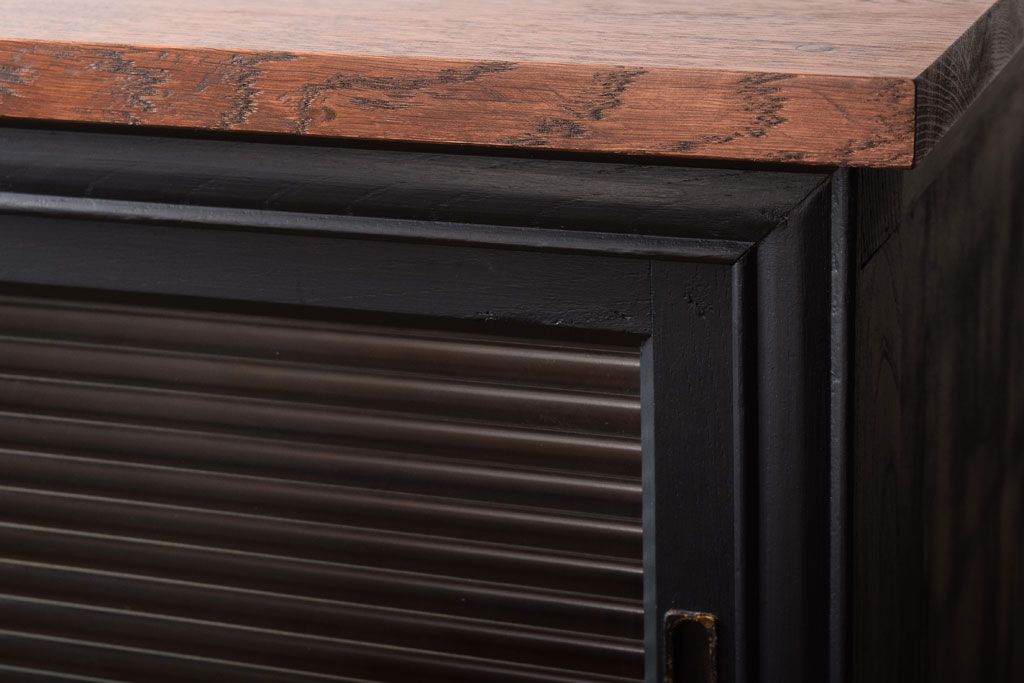 アンティーク家具　モールガラス入り!つや消しブラックペイントのカウンター戸棚