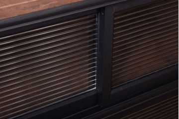 アンティーク家具　モールガラス入り!つや消しブラックペイントのカウンター戸棚