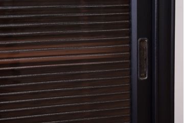 アンティーク家具　モールガラス入り!つや消しブラックペイントのカウンター戸棚