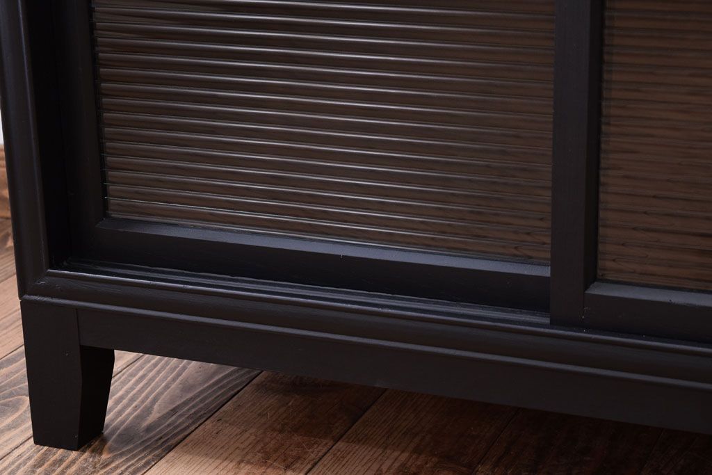 アンティーク家具　モールガラス入り!つや消しブラックペイントのカウンター戸棚