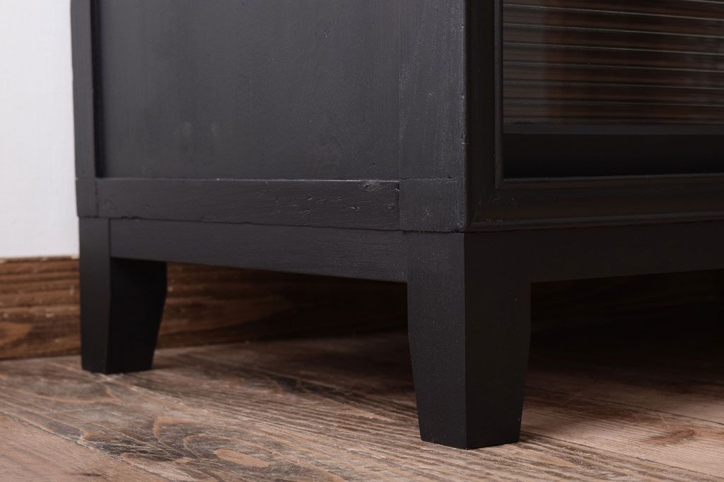 アンティーク家具　モールガラス入り!つや消しブラックペイントのカウンター戸棚