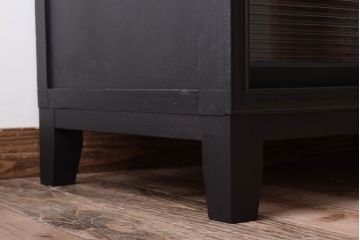 アンティーク家具　モールガラス入り!つや消しブラックペイントのカウンター戸棚