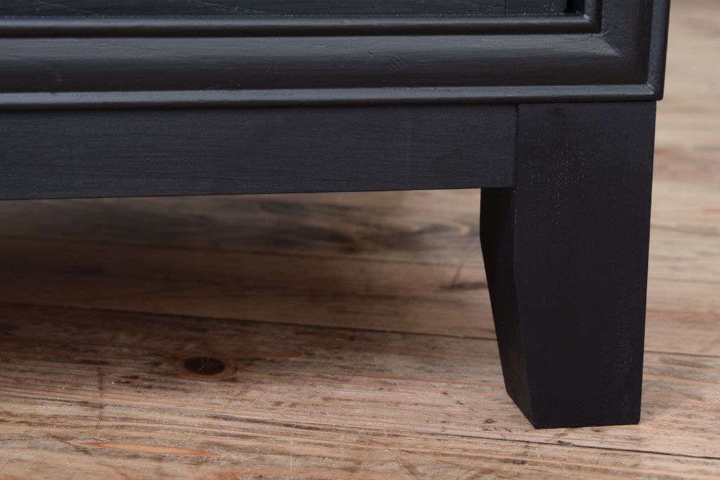 アンティーク家具　モールガラス入り!つや消しブラックペイントのカウンター戸棚