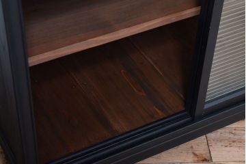 アンティーク家具　モールガラス入り!つや消しブラックペイントのカウンター戸棚