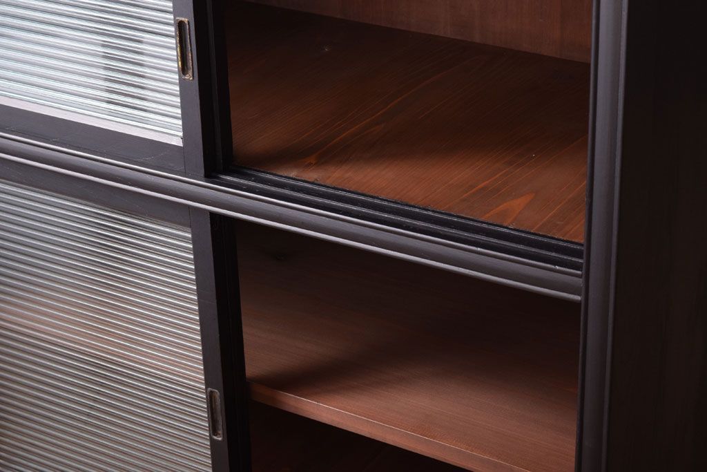 アンティーク家具　モールガラス入り!つや消しブラックペイントのカウンター戸棚