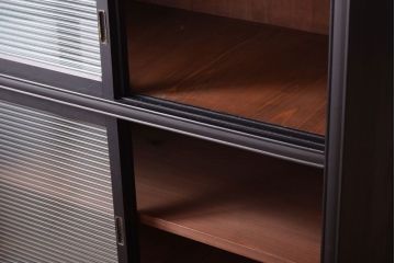 アンティーク家具　モールガラス入り!つや消しブラックペイントのカウンター戸棚