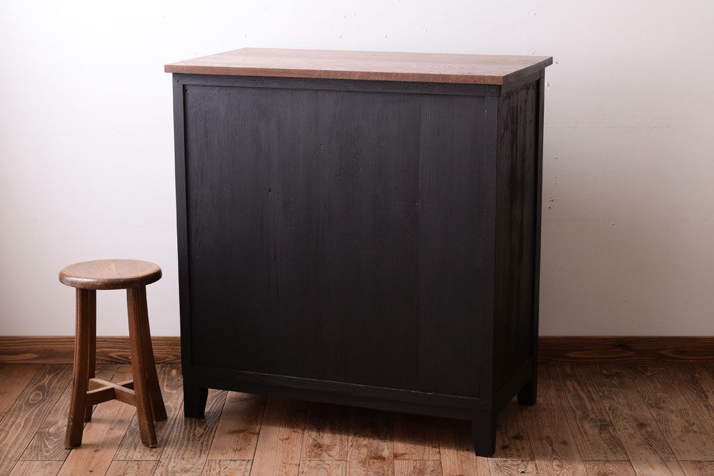 アンティーク家具　モールガラス入り!つや消しブラックペイントのカウンター戸棚