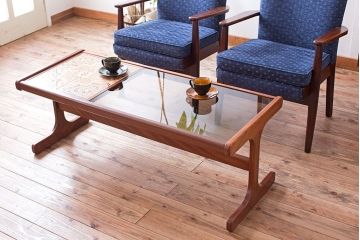 ヴィンテージ家具　G-PLAN　北欧ビンテージ　タイル&ガラストップ　チーク材のコーヒーテーブル