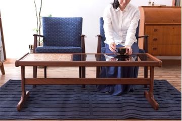 ヴィンテージ家具　G-PLAN　北欧ビンテージ　タイル&ガラストップ　チーク材のコーヒーテーブル