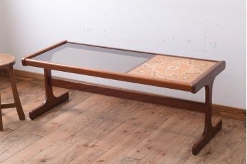 ヴィンテージ家具　G-PLAN　北欧ビンテージ　タイル&ガラストップ　チーク材のコーヒーテーブル