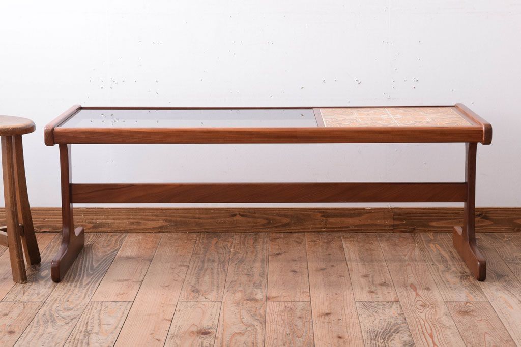 ヴィンテージ家具　G-PLAN　北欧ビンテージ　タイル&ガラストップ　チーク材のコーヒーテーブル
