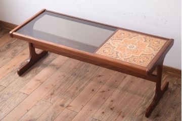 ヴィンテージ家具　G-PLAN　北欧ビンテージ　タイル&ガラストップ　チーク材のコーヒーテーブル