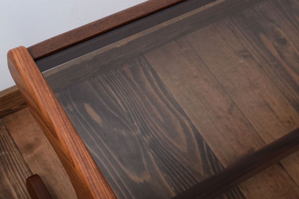 ヴィンテージ家具　G-PLAN　北欧ビンテージ　タイル&ガラストップ　チーク材のコーヒーテーブル