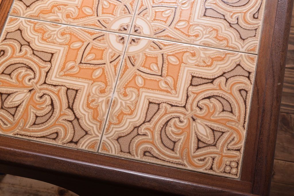 ヴィンテージ家具　G-PLAN　北欧ビンテージ　タイル&ガラストップ　チーク材のコーヒーテーブル