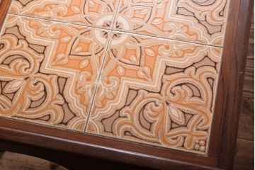 ヴィンテージ家具　G-PLAN　北欧ビンテージ　タイル&ガラストップ　チーク材のコーヒーテーブル