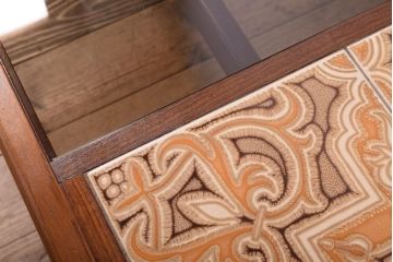 ヴィンテージ家具　G-PLAN　北欧ビンテージ　タイル&ガラストップ　チーク材のコーヒーテーブル