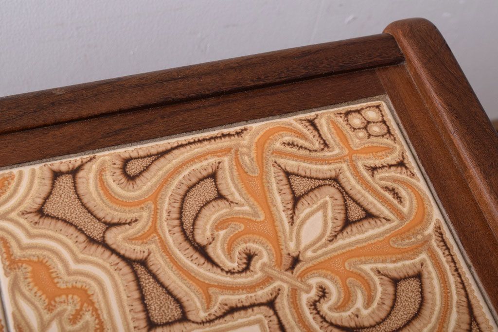 ヴィンテージ家具　G-PLAN　北欧ビンテージ　タイル&ガラストップ　チーク材のコーヒーテーブル